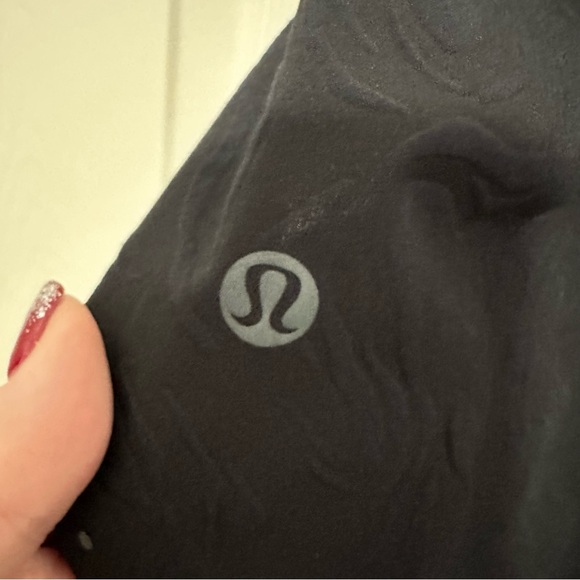 Lululemon Fast and Free High-Rise Short 2" *Airflow In-Sense Emboss Black Sz 8 - Picture 4 of 6
